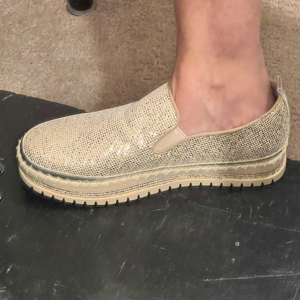 Shoe - Picture 10 of 12